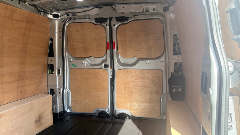 Ford Transit Custom E-320 L1 Rwd 100kW 65kWh H1 Van Limited Auto